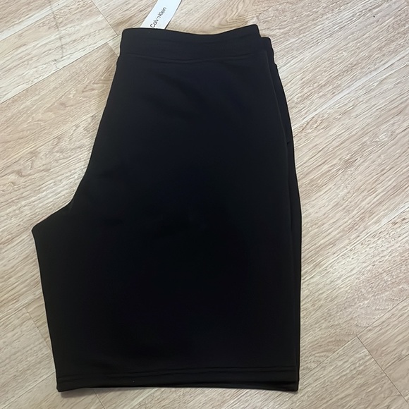 CALVIN KLEIN Men's  Logo Fleece Shorts - Picture 4 of 4